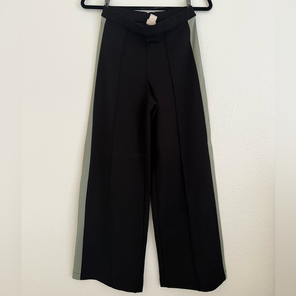 H&M Women Black Pull-on Pants Green Stripe